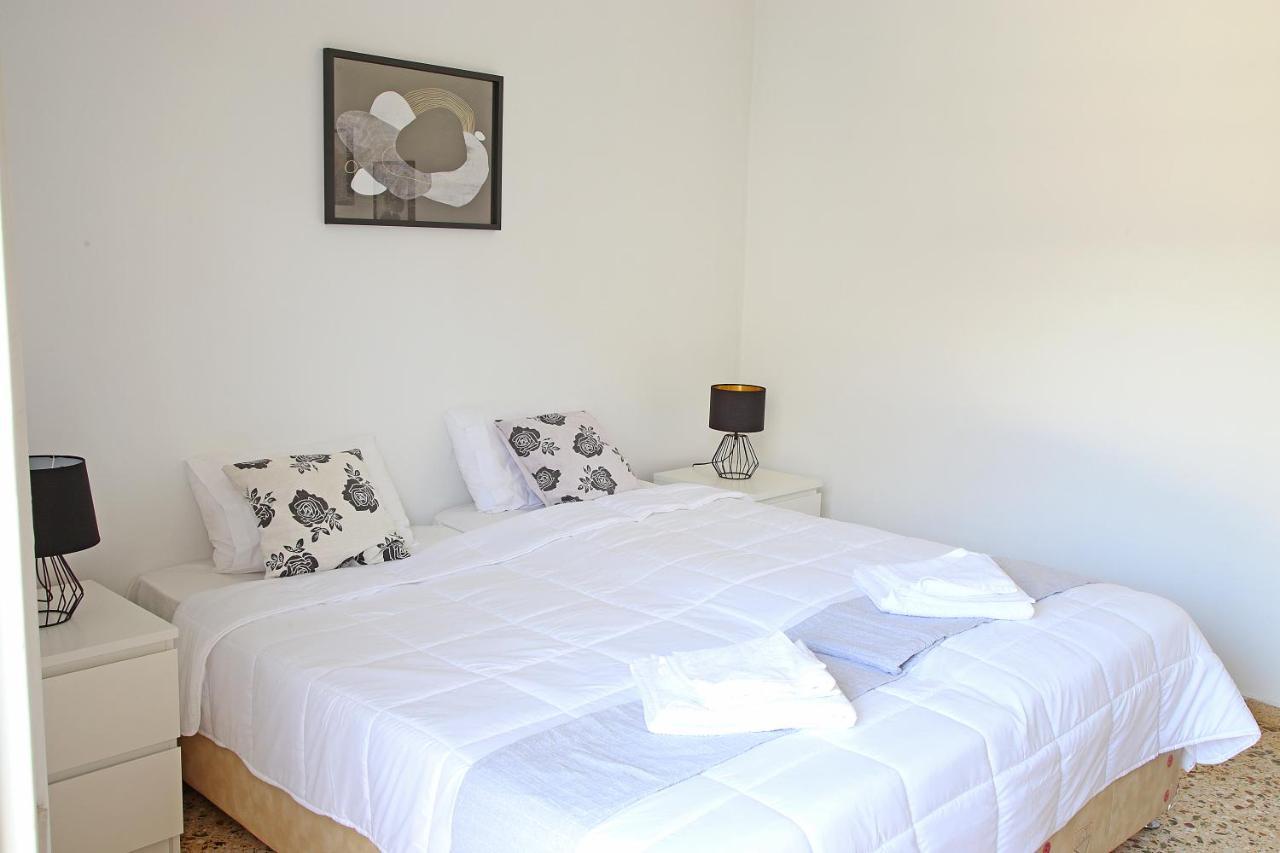 Renata Room By The Sea Near Airport Artemida  Exterior photo